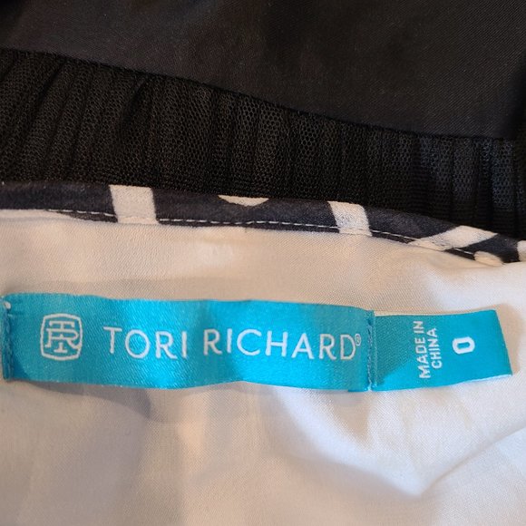 Tori Richard Symmetrical Spaghetti Strap Backless Boho Dress - Picture 10 of 11